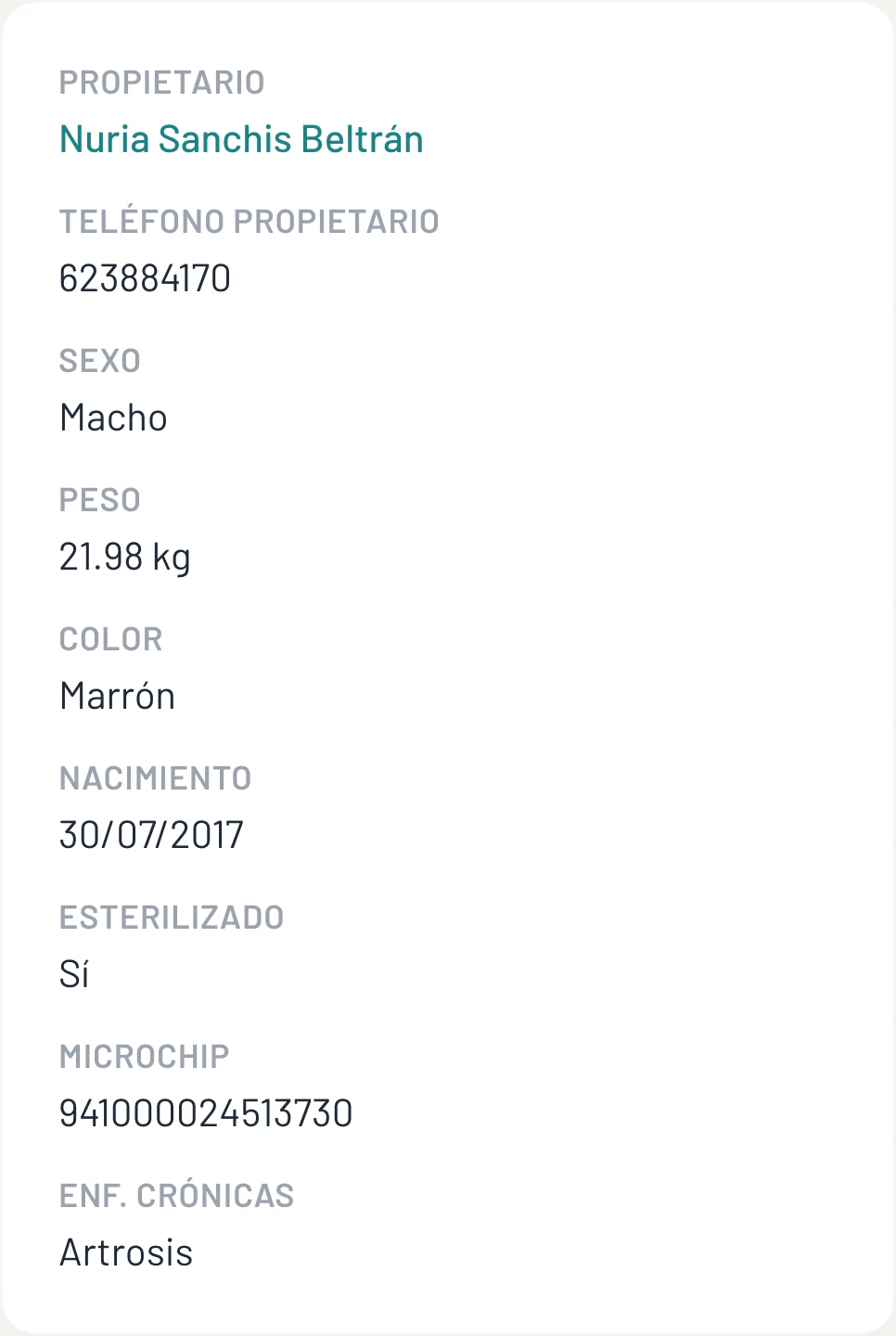 Ficha de paciente con propietario, peso y enfermedades crónicas